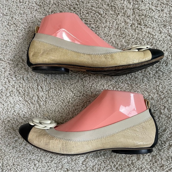 Women's CHANEL Ivory LEATHER Black CAP TOE Ballet Flats DESIGNER Shoes 37.5 - Picture 4 of 7